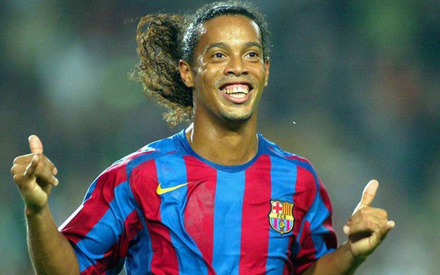 NÓNG: Ronaldinho gia nhập đội tuyển Indonesia, thi đấu theo hợp đồng lạ