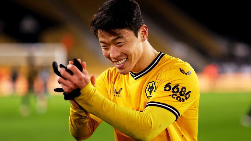 Hwang Hee-chan: Tiền đạo người Hàn Quốc ký hợp đồng mới với Wolves - BBC Sport
