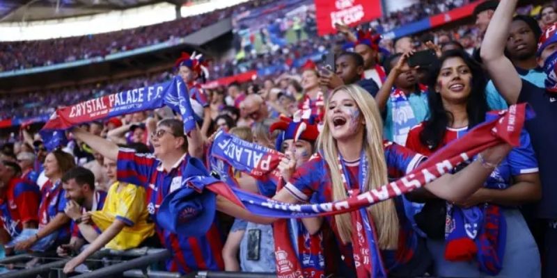 Biệt danh của đội Eagles ở giải Ngoại hạng Anh là gì?