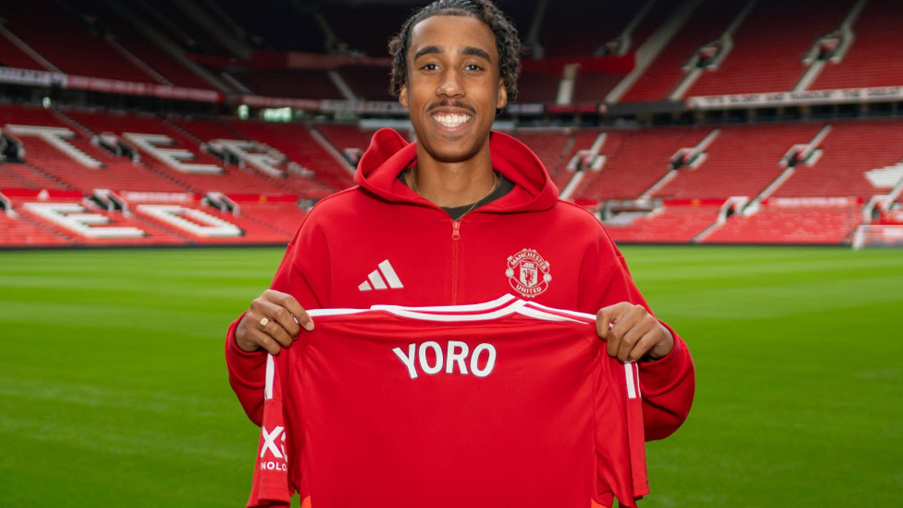 Thông tin, tiểu sử của trung vệ Leny Yoro của Manchester United