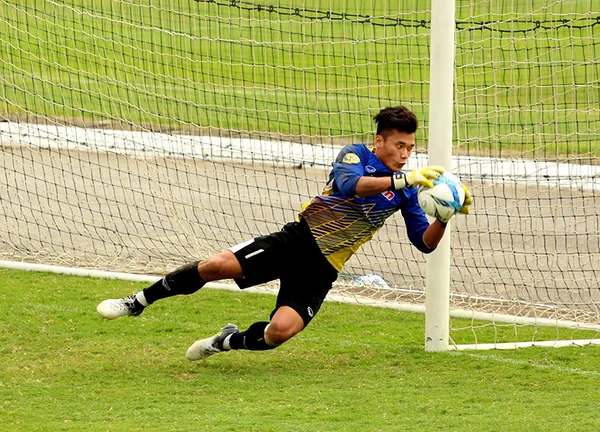 Vị trí Thủ môn trong bóng đá (GK) Các vị trí trong bóng đá:Tên gọi, ký hiệu viết tắt, vai trò, ý nghĩa