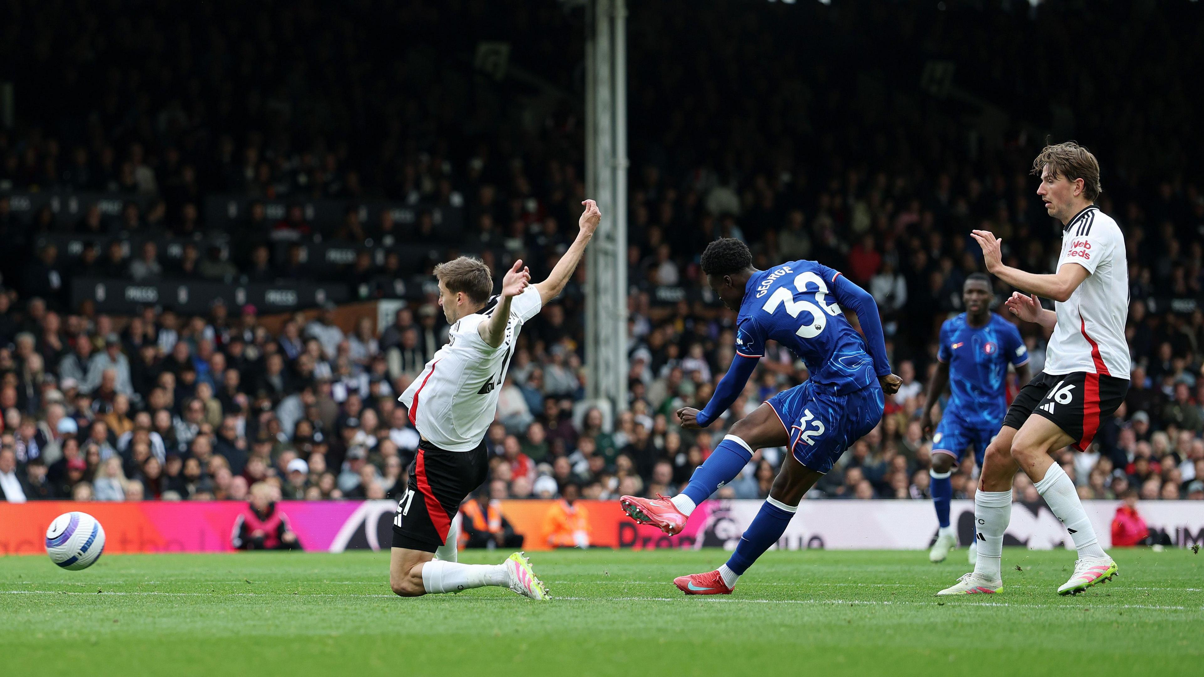 Trận derby Tây London giữa Fulham và Chelsea