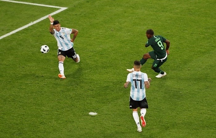 Công nghệ VAR hỗ trợ xác định lỗi chạm tay